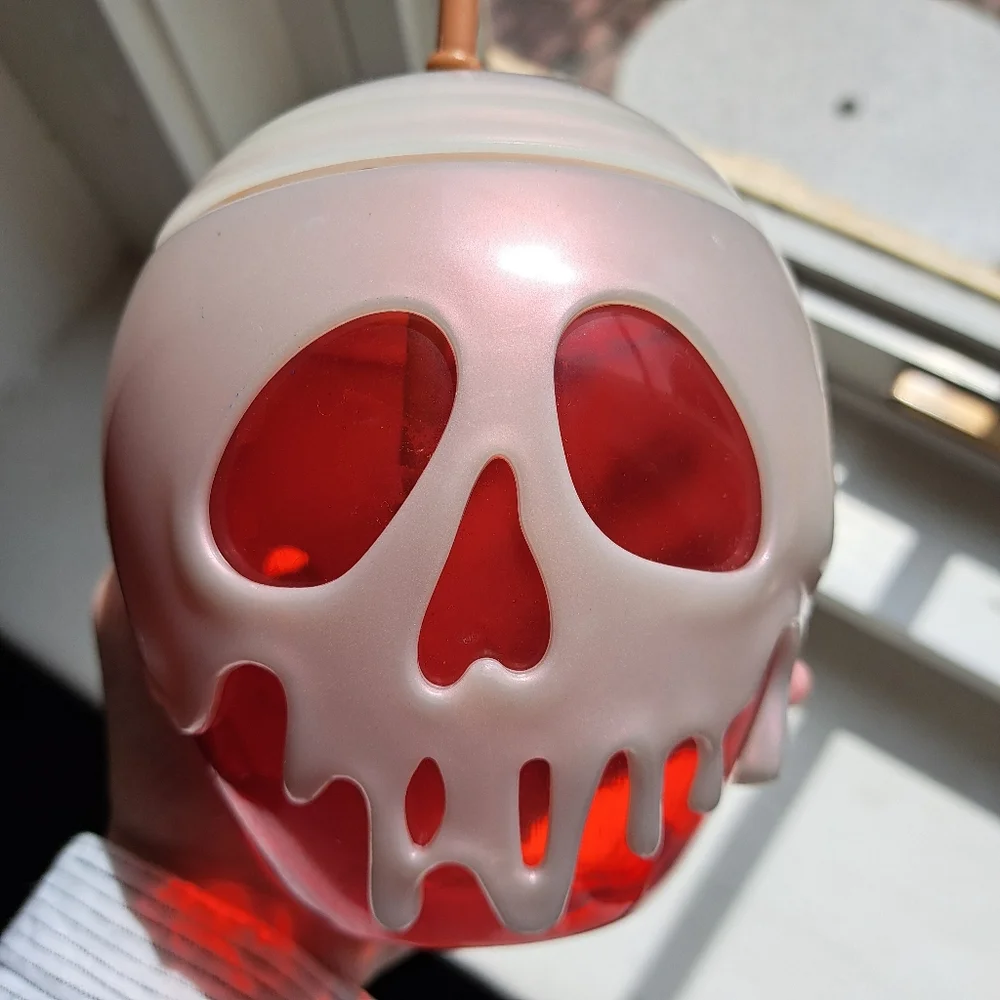 Disney Snow White Poison Apple Cup - Glows In The Dark! - Picture 9 of 10